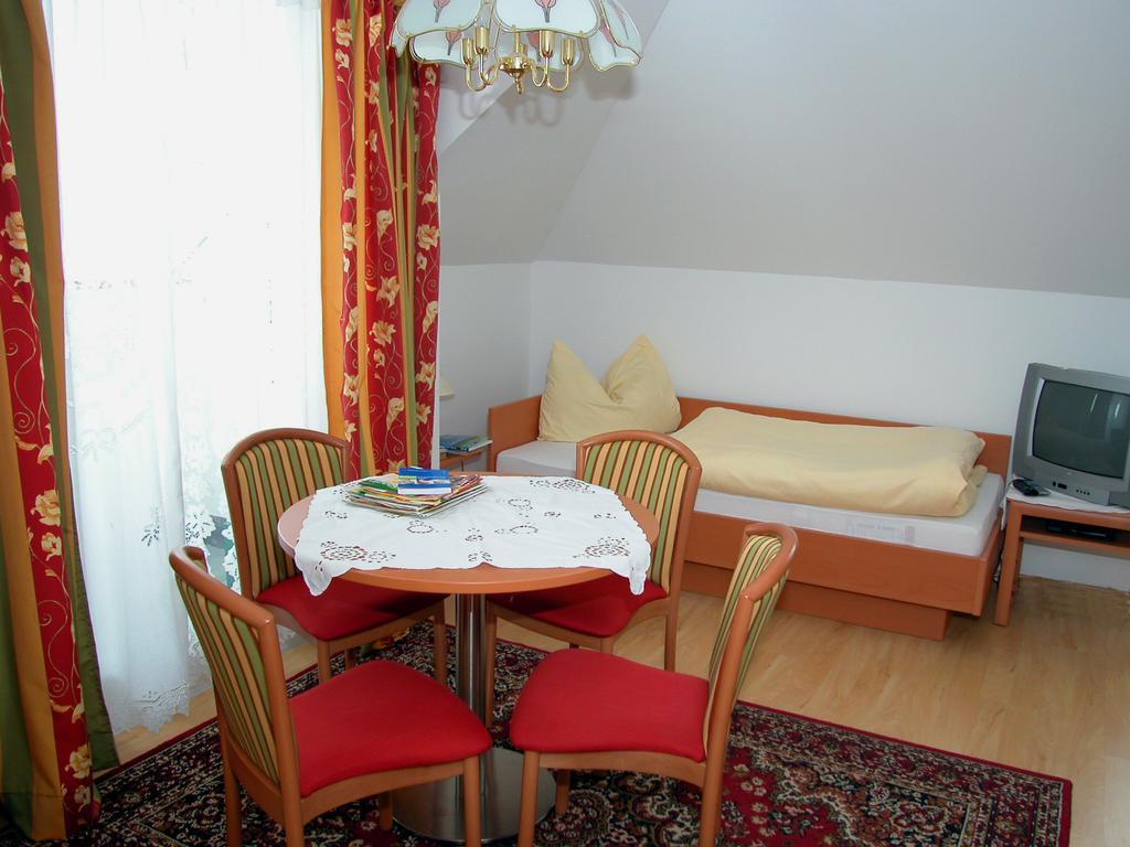 Pension Hiesel-Villa Untersbergblick Anthering Phòng bức ảnh
