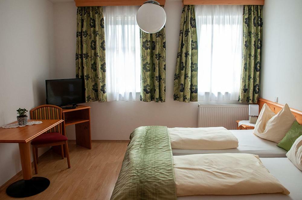 Pension Hiesel-Villa Untersbergblick Anthering Ngoại thất bức ảnh